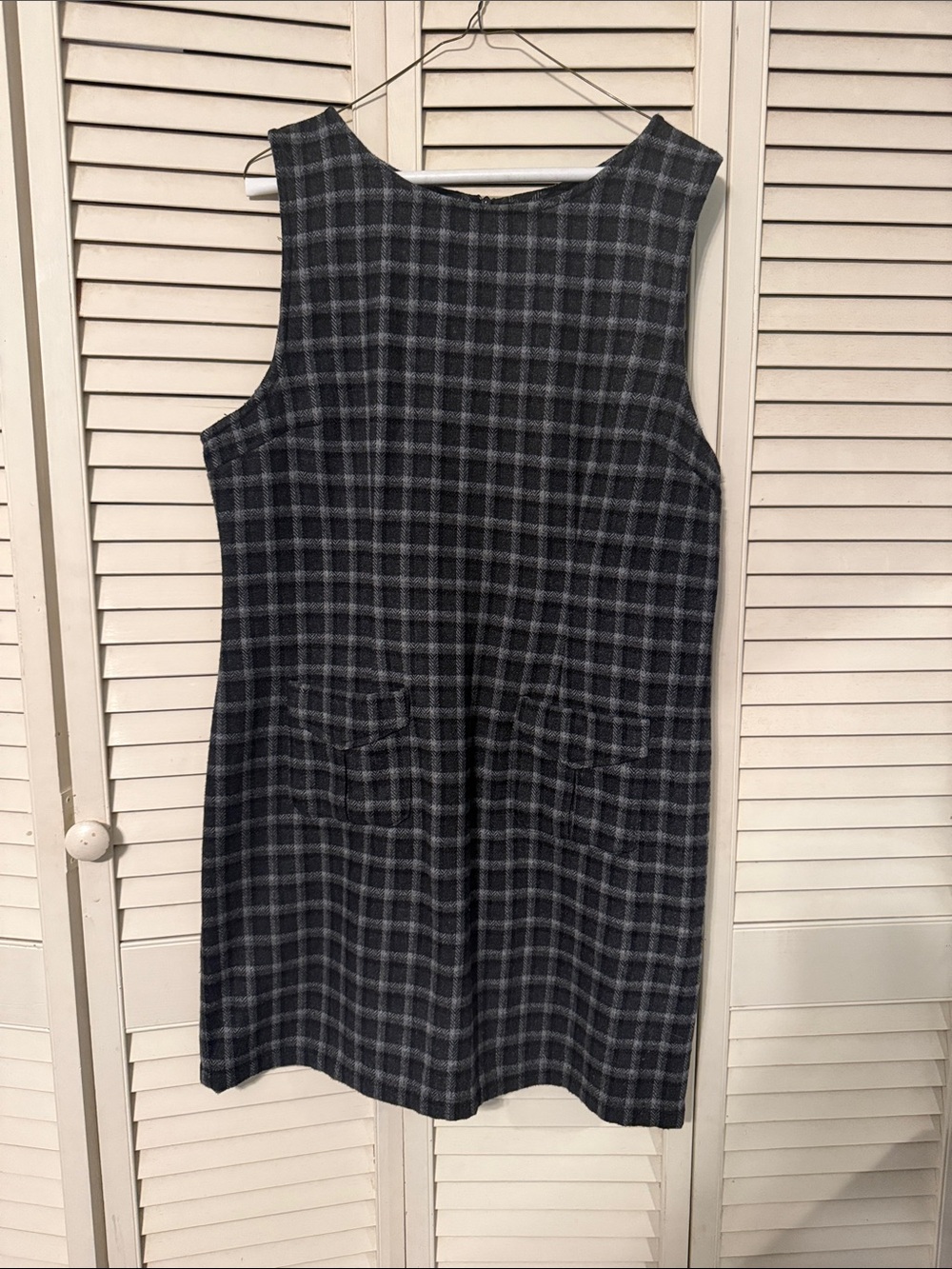 Sleeveless Plaid Jumper in Navy and Gray